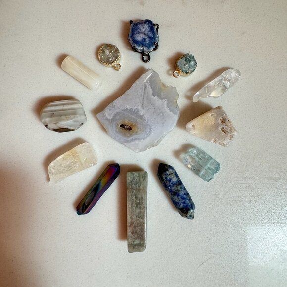 Natural Stone and Crystal Pendant Lot - Picture 11 of 12